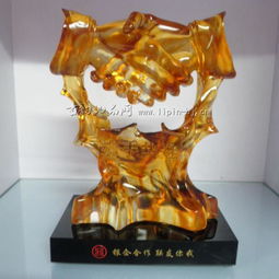 《携手共进 匠心琉璃，礼赞每一次并肩》